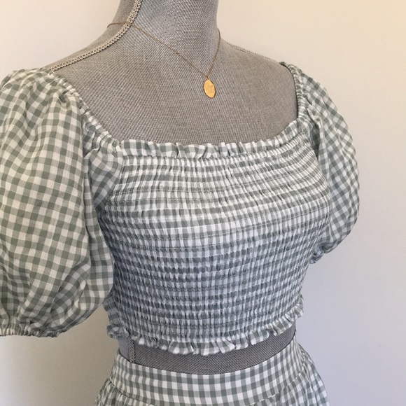 NWOT Mable Sage Gingham Smocked Puff Sleeve Crop Top, size Medium ❤️ - Picture 8 of 14